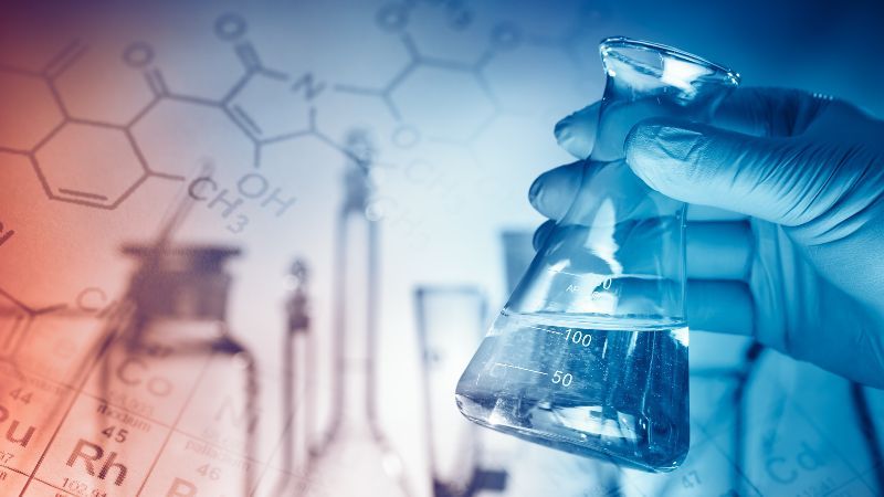 Chemische Formel und Glaskolben