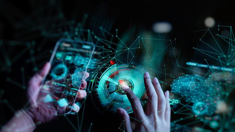 Hand mit Handy und mobiler Internet-Technologie